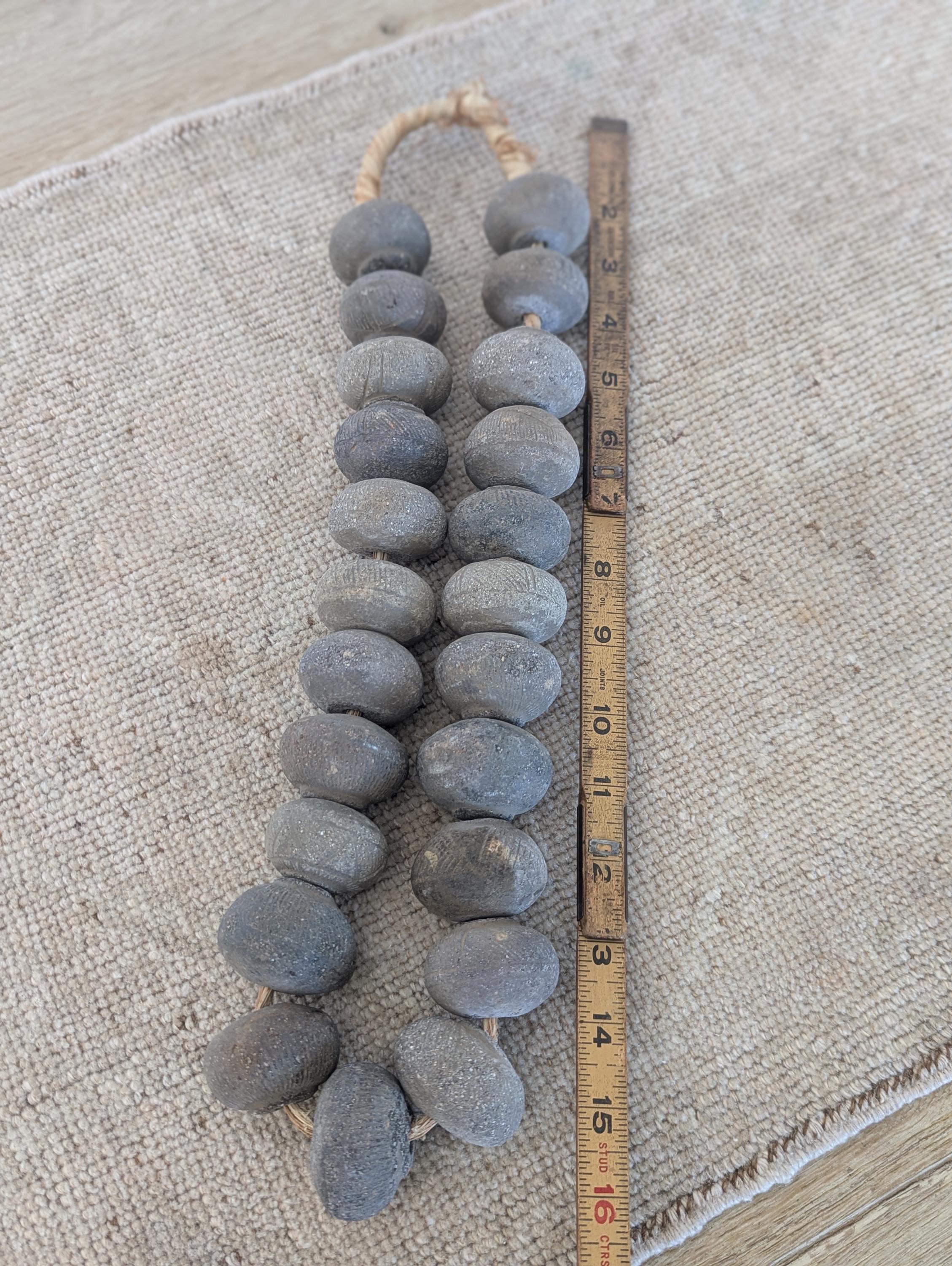 ヴィンテージの特大アフリカ彫刻ビーズ - Etsy 日本