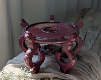 Supporto per piante vintage in legno di mogano, con piedini rotondi.