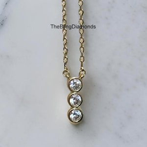 Three Stone Bezel Setting Pendant Necklace, 0.75 TCW Round Cut Moissanite Diamond Women&#39;s Necklace, 18K Yellow Gold Necklace, Birthday Gifts