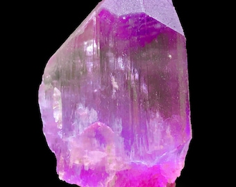 天然のピンククンツァイトクリスタル アフガニスタン産天然ディープピンククンツァイトクリスタル、108g