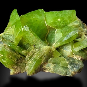 Punto bello di cristallo di peridoto verde, esemplare minerale di peridoto naturale, cristallo raro di olivina terminato