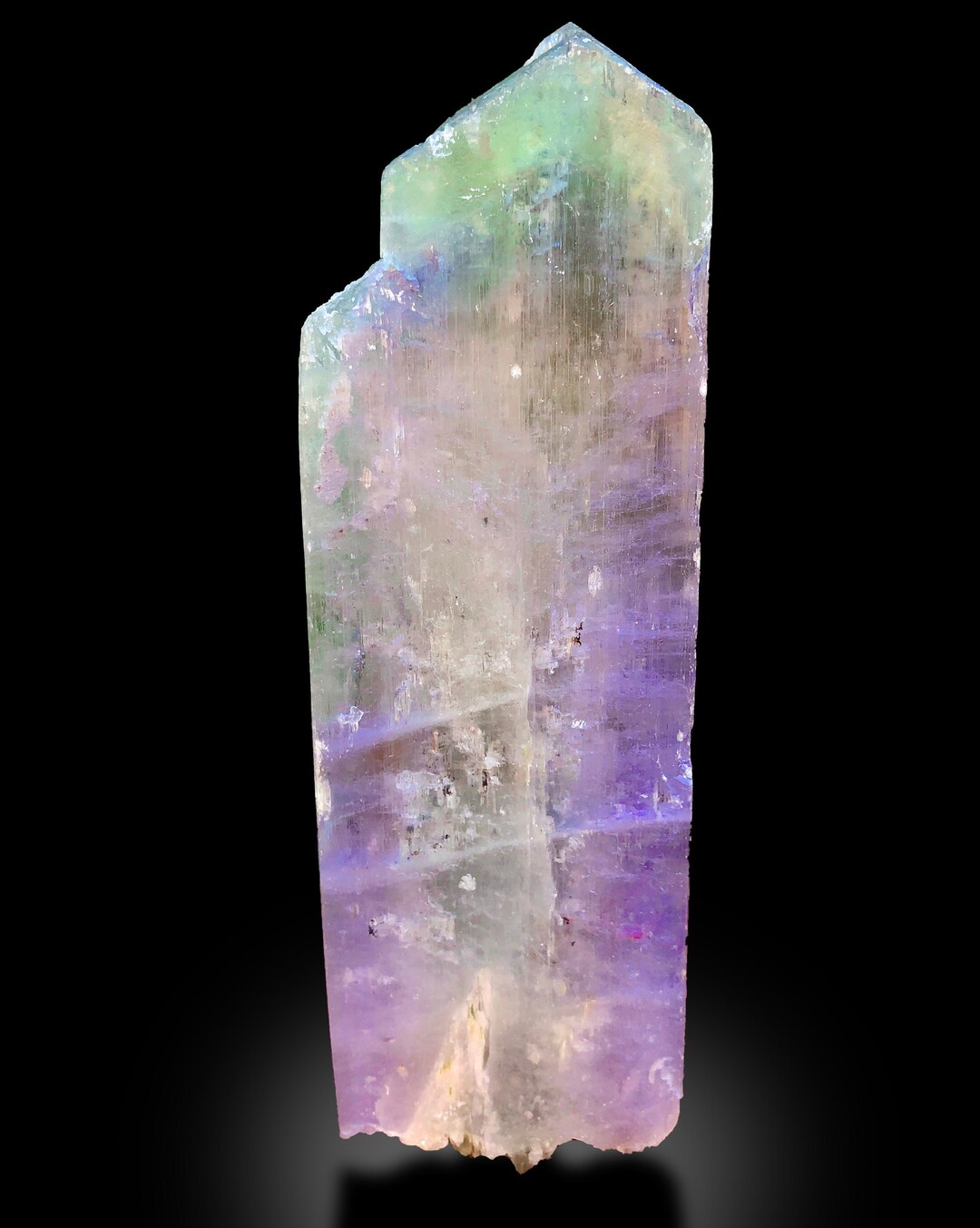 天然のバイカラークンツァイトクリスタル 天然のバイカラークンツァイトクリスタル