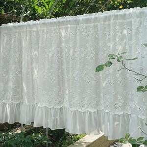 Haftowana zasłona lambrekinowa, krótka zasłona w kwiaty w stylu shabby chic, mała zasłona do kuchni