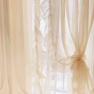 Halbtransparenter Rüschen-Spitzenvorhang: Elegantes Lichtfilterndes Paneel