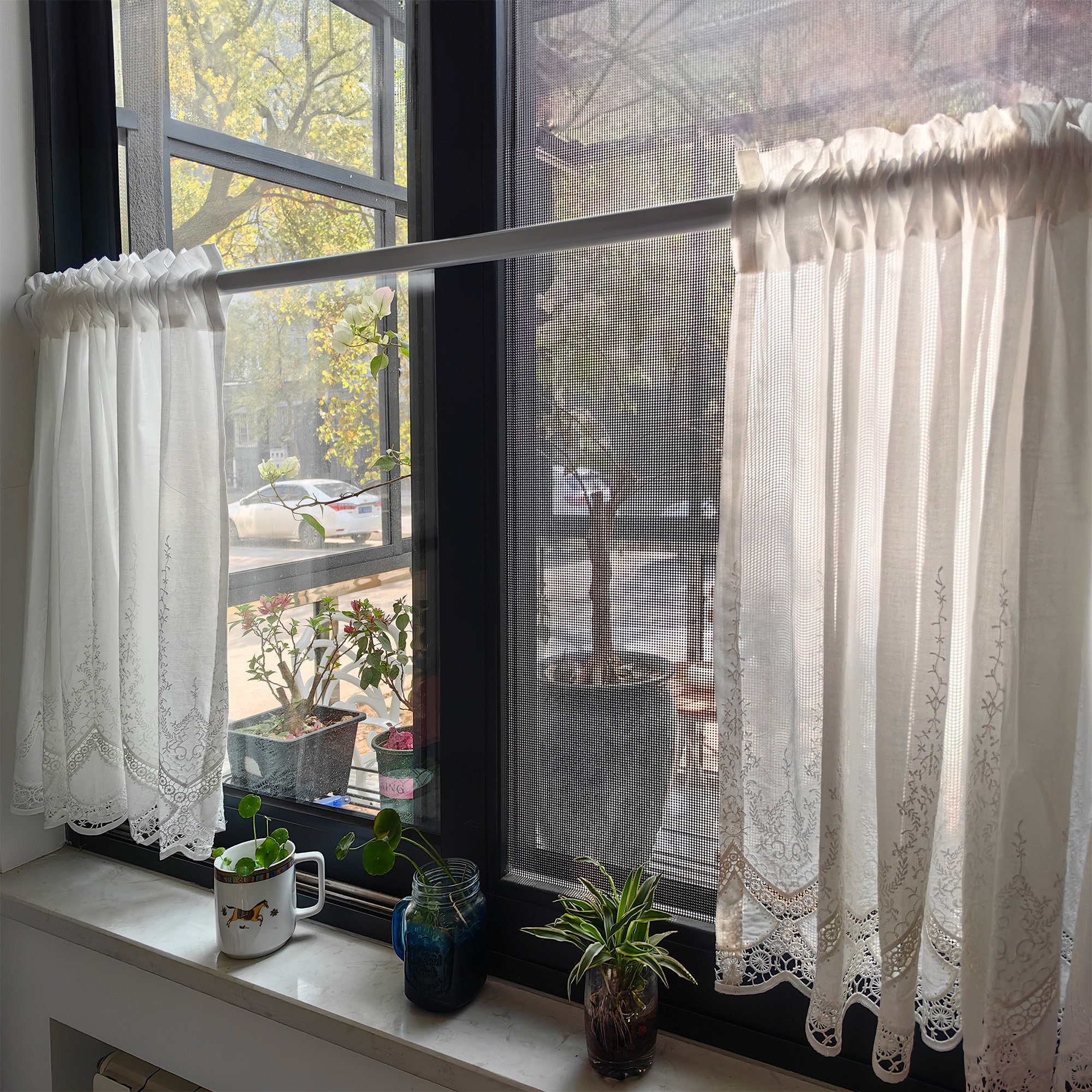 ヴィンテージホワイト刺繍カーテン | コットン生地 | 光を遮る