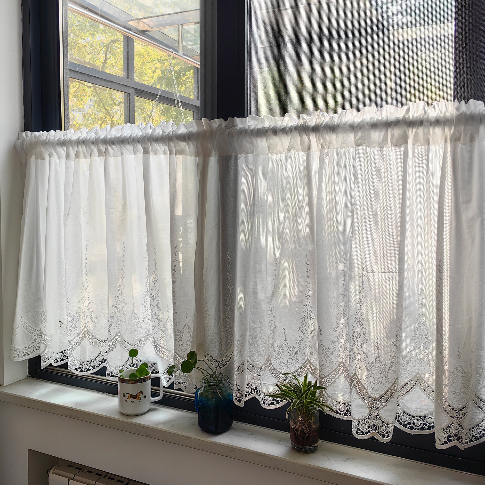 レース装飾の長い白いカーテンビンテージ ヴィンテージホワイト刺繍カーテン | コットン生地 | 光透過性