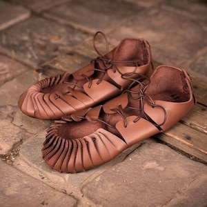 Mittelalterliche braune Ledersandalen mit Gummisohle | einfache mittelalterliche Schuhe, Ledersandalen, Ren Faire, LARP, Wikinger