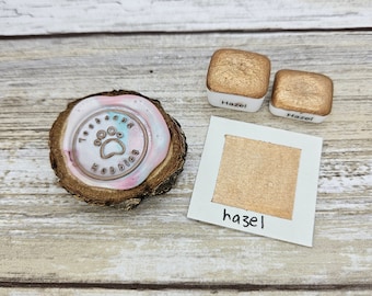 Hasselnöt | Brun handgjord akvarellfärg | Glimmer metallic | Paw Sampler | 1ml Kvartsform | 2ml Halvform | Dot Card
