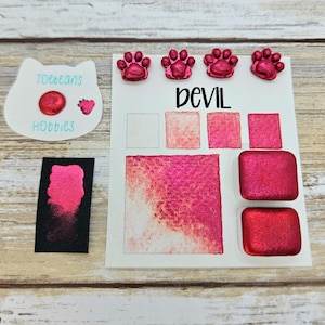 Duivel | Rode handgemaakte aquarelverf | Mica metallic | Pootmonsternemer | Kwartpan van 1 ml | 2 ml halve vorm | Puntenkaart