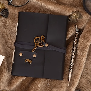 Diario in pelle nera con chiusura a chiave, diario personalizzato in carta con bordo frastagliato vintage fatto a mano, diari personalizzati per regali