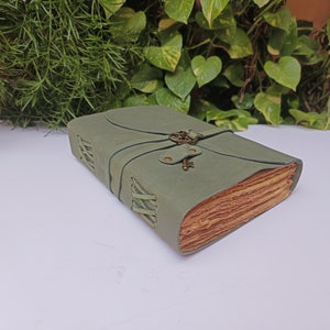 Vintage Leather-Bound Leather with lock Handmade Vintage Deckle Edge Paper Custom Journals