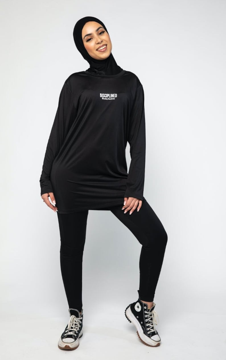 Modest Activewear Top Effortless Black image 1