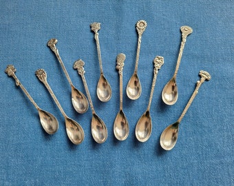 10 silver-plated teaspoons by Douwe Egberts with flowers