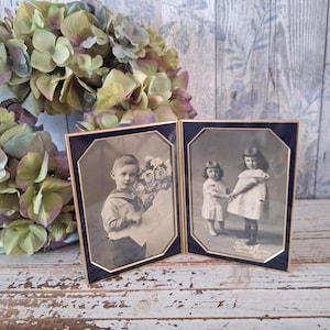 Cadre photo double vintage avec cartes postales anciennes