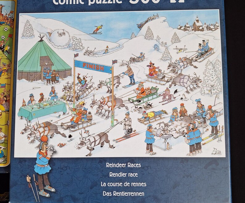 Puede incluir: Una taza de cer&aacute;mica blanca con un asa negra y el texto "But First, Coffee" en un estilo manuscrito. La taza est&aacute; sobre una superficie blanca. La taza mide 10 cm de alto.