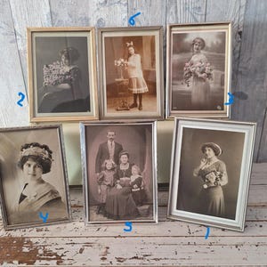 Cadres photo vintage avec cartes postales romantiques anciennes