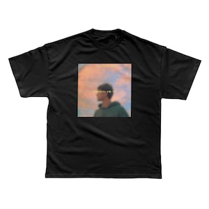 Camiseta unisex de lujo con narración de Alec Benjamin