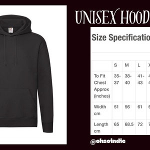 K&ouml;nnte beinhalten: Unisex-Hoodie-Gr&ouml;&szlig;entabelle mit Ma&szlig;en in Zoll und Zentimetern. Die Tabelle zeigt die Brustweite, die Breite und die L&auml;nge des Hoodies in verschiedenen Gr&ouml;&szlig;en: S, M, L, XL und 2XL.