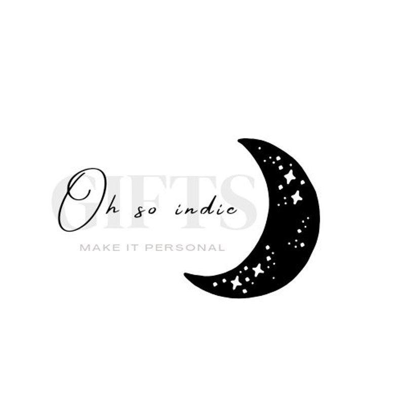 K&ouml;nnte beinhalten: Schwarz-wei&szlig;-Illustration eines zunehmenden Mondes mit Sternen, mit dem Text "Oh so indie" und "Make it personal" darunter.