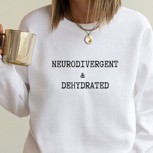 NEURODIVERGENT & DEHYDRATED, Unisex Neurospice Sweatshirt, Lustige Neurovielfalt Pullover, Adhd Kleidung, Autismus Geschenk, Spectrum Shirt