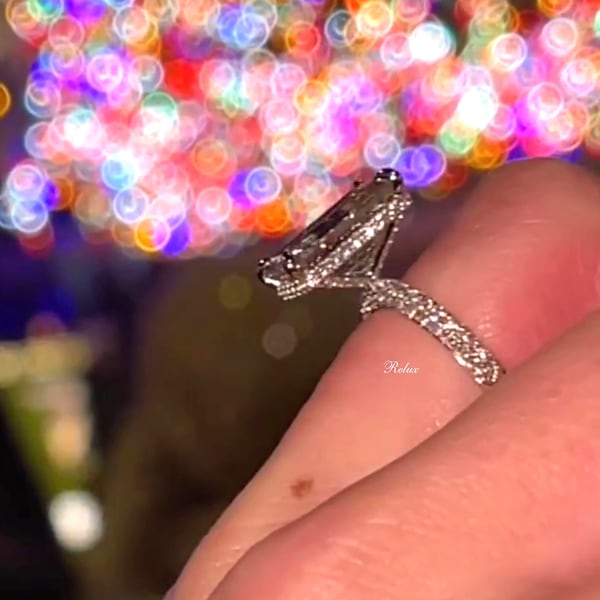 Anillo de moissanita con corte esmeralda: solitario con halo oculto de 14 k