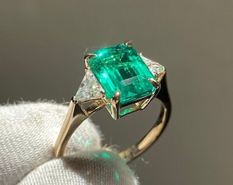Three stone Emerald Ring Colombian Green Step Cut Gemstone Engagement Ring with Moissanite Diamond Trilliant Rings for women gift Solid Gold