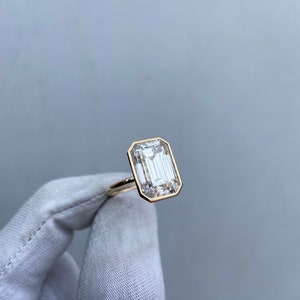 Vintage Bezel Ring 4ct Emerald Cut Solitaire Moissanite Engagement Ring D VVS Moissanite Diamond High Quality Bezel Set Ring Gold 925 Silver