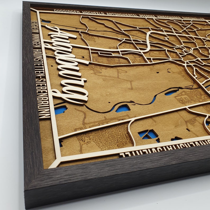 Augsburg Karte aus Holz mit 3D Effekt Personalisierbar mit Herz und Wunschtext Bild 2