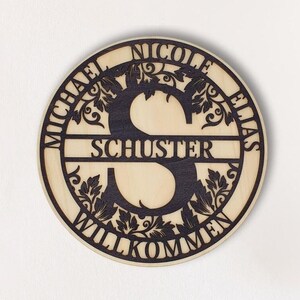 Namensschild Monogramm personalisiert aus Holz Familienname und Wunschtext Bild 1