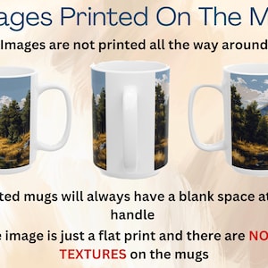 Puede incluir: Tres tazas de cer&aacute;mica blanca con un asa en el lado derecho. Cada taza tiene una imagen diferente impresa en ella. Las im&aacute;genes son de una escena de monta&ntilde;a con un lago y &aacute;rboles. El texto "Images are not printed all the way around" est&aacute; en la parte superior de la imagen. El texto "Printed mugs will always have a blank space at the handle" est&aacute; en el medio de la imagen. El texto "The image is just a flat print and there are NO 3D TEXTURES on the mugs" est&aacute; en la parte inferior de la imagen.