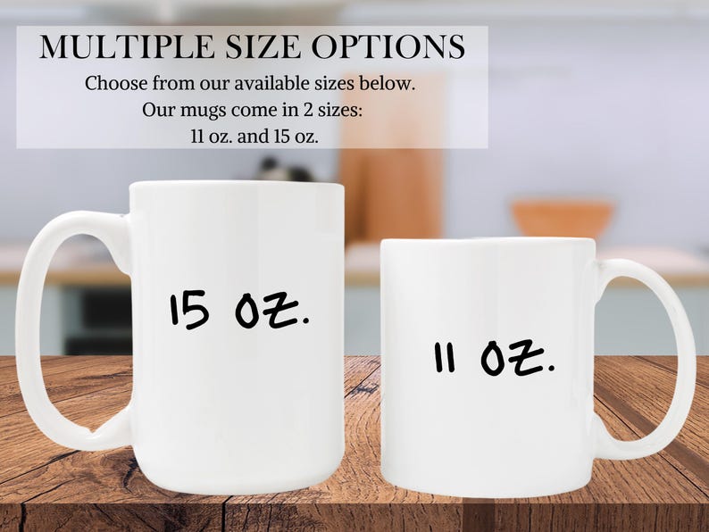 Puede incluir: Dos tazas de cer&aacute;mica blanca con texto escrito a mano en negro. La taza m&aacute;s grande dice "15 oz." y la taza m&aacute;s peque&ntilde;a dice "11 oz."