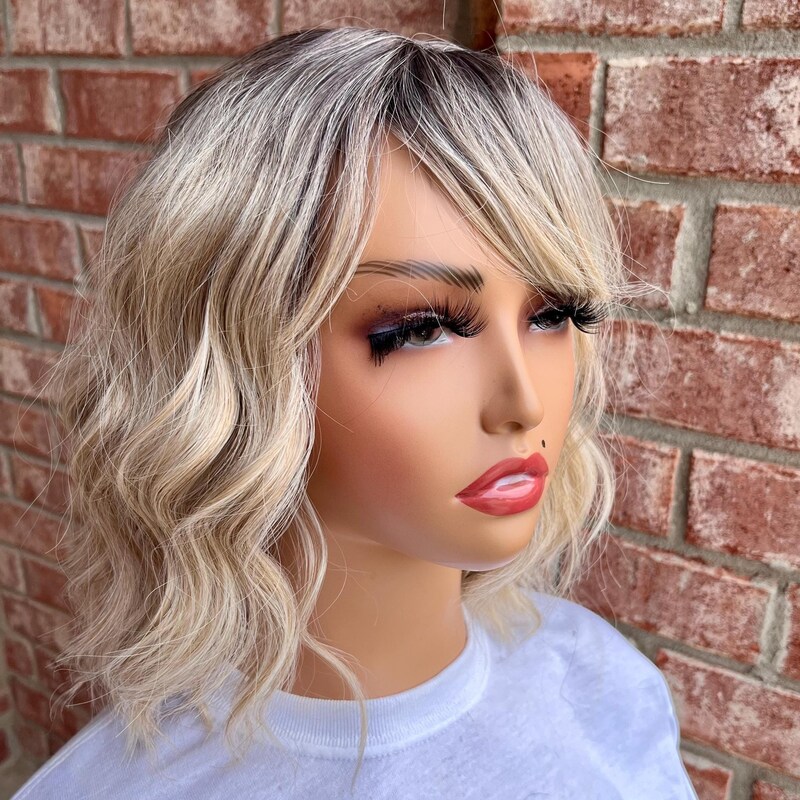Lush Short Blond Wig Artwork for Mobile