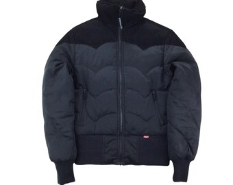 Chaqueta acolchada de invierno Levi's estilo Y2K moderna - Talla XS para mujer. Chaqueta de invierno para mujer, usada.