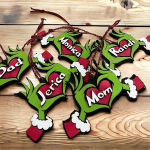 Adorno de mano de corazón del Grinch, adorno de Navidad del Grinch 2023, etiqueta para calcetines, adorno para niños