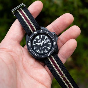 Premium Nylon Braided Ribbed Single Pass Watch Strap (20mm - 22mm ) Black Khaki Red