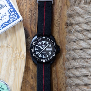 The Trooper Elastic Strap for Fixed Lugs - Parachute Marine Nationale - Black Red Strap (20mm - 222mm)