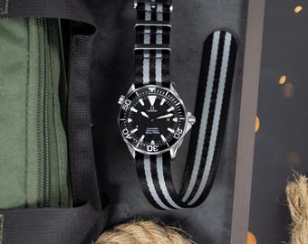 プレミアム ジェームズ・ボンド スペクター シングルパス シートベルト ミリタリーウォッチストラップ (20 mm - 22 mm) ブラックグレー - ボンド 007