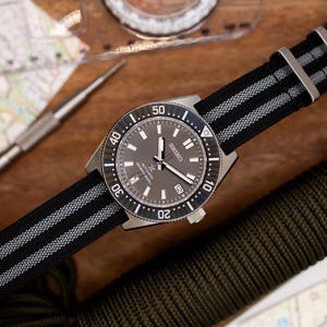 Premium Nylon Braided Ribbed Single Pass Watch Strap (20mm - 22mm ) Bond Spectre Black Grey