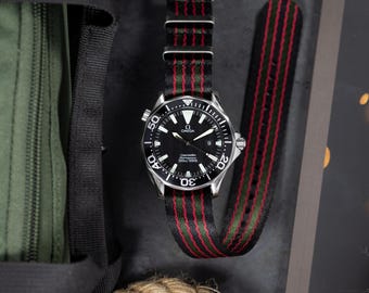 プレミアム ジェームズ・ボンド ゴールドフィンガー シングルパス シートベルト ミリタリーウォッチストラップ (20 mm - 22 mm) ブラック グリーン レッド