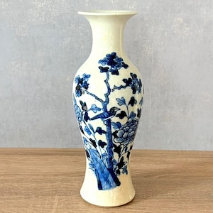 Antique Blue and White Chinese Porcelain Vase 19. Century, Hand-Painted Floral Design, Chinoiserie Vase for Flowers