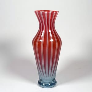 Petit vase en verre d'art vintage, verre rouge décoratif, décoration d'intérieur rétro, accent moderne bohème, cadeau pour elle