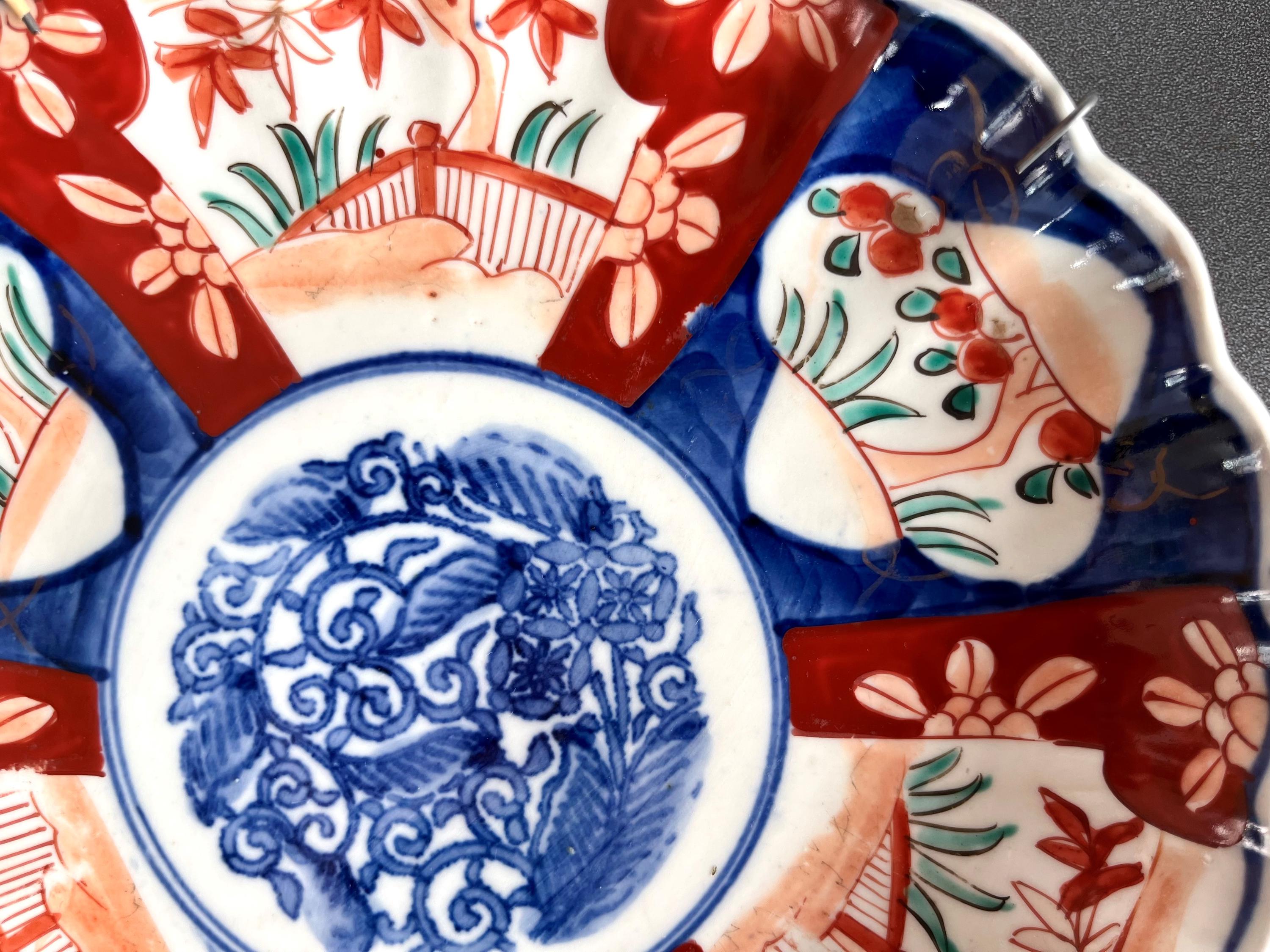 陶磁器 手描き花模様伊万里焼 日本のアンティーク伊万里焼皿：手描き花模様、明治時代 - Etsy 日本