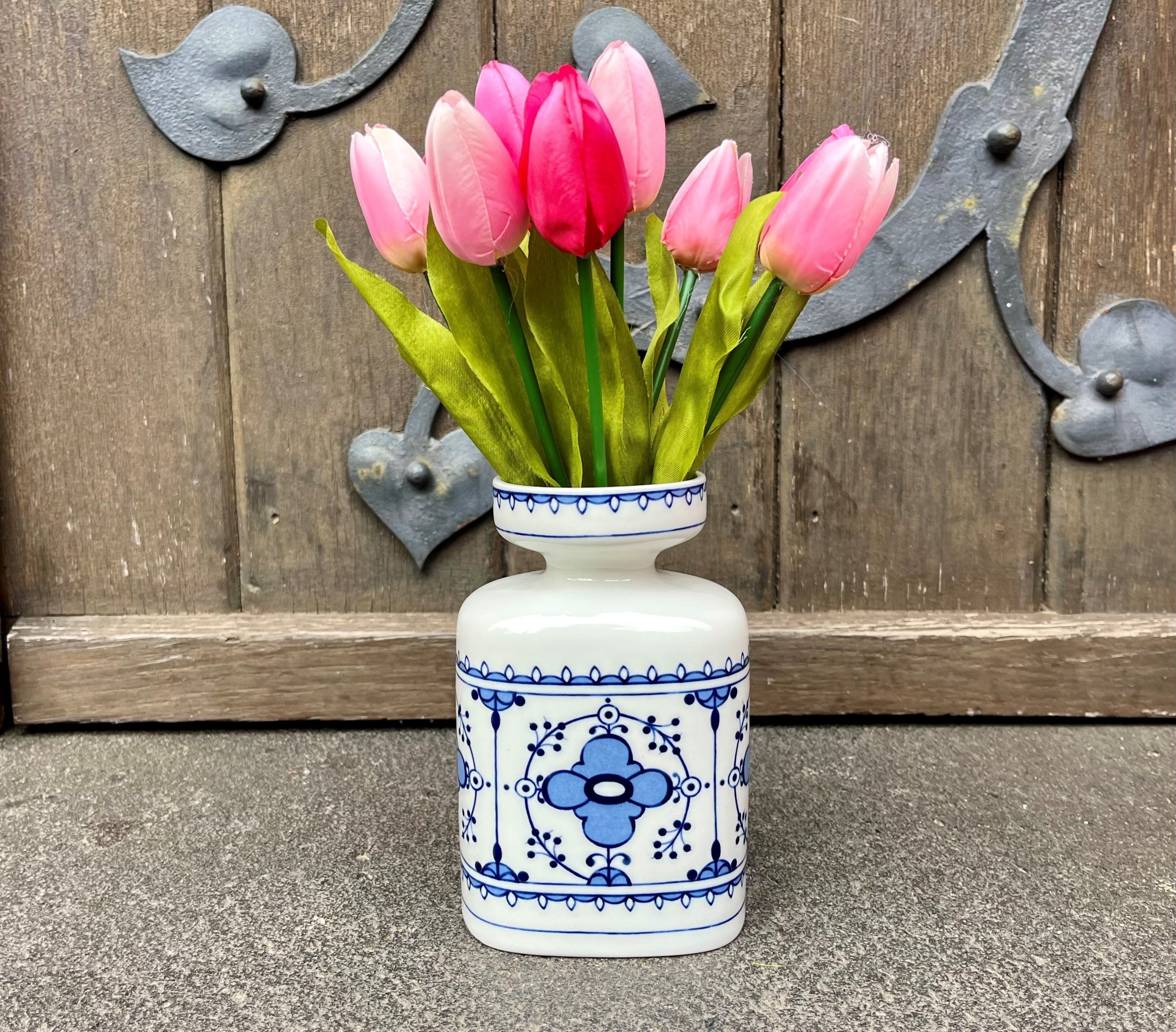 青白い手描きの陶磁器花瓶 青白い手描きの陶磁器花瓶 Amazon.co.jp