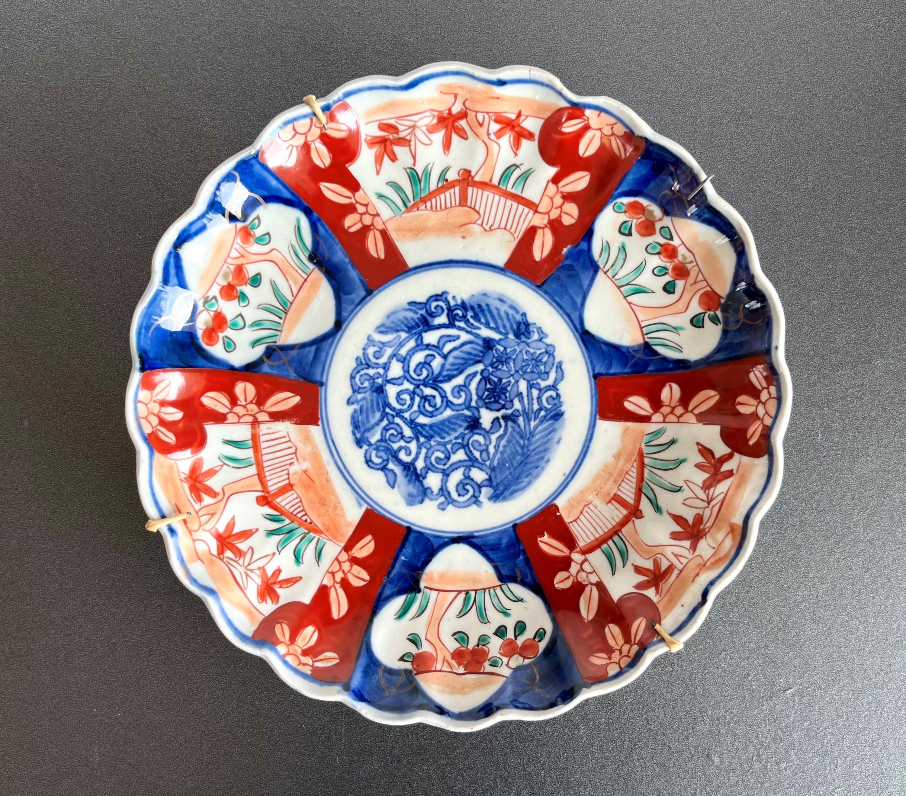 陶磁器 手描き花模様伊万里焼 日本のアンティーク伊万里焼皿:手描き花模様、明治時代 - Etsy 日本