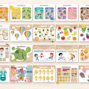 Op de afbeelding: Een collectie van twintig educatieve houten activiteitenborden met kleurrijke illustraties van dieren, fruit, vormen, cijfers en weersomstandigheden. Elk bord bevat losse onderdelen voor oefeningen in matchen, tellen en sorteren voor jonge kinderen.