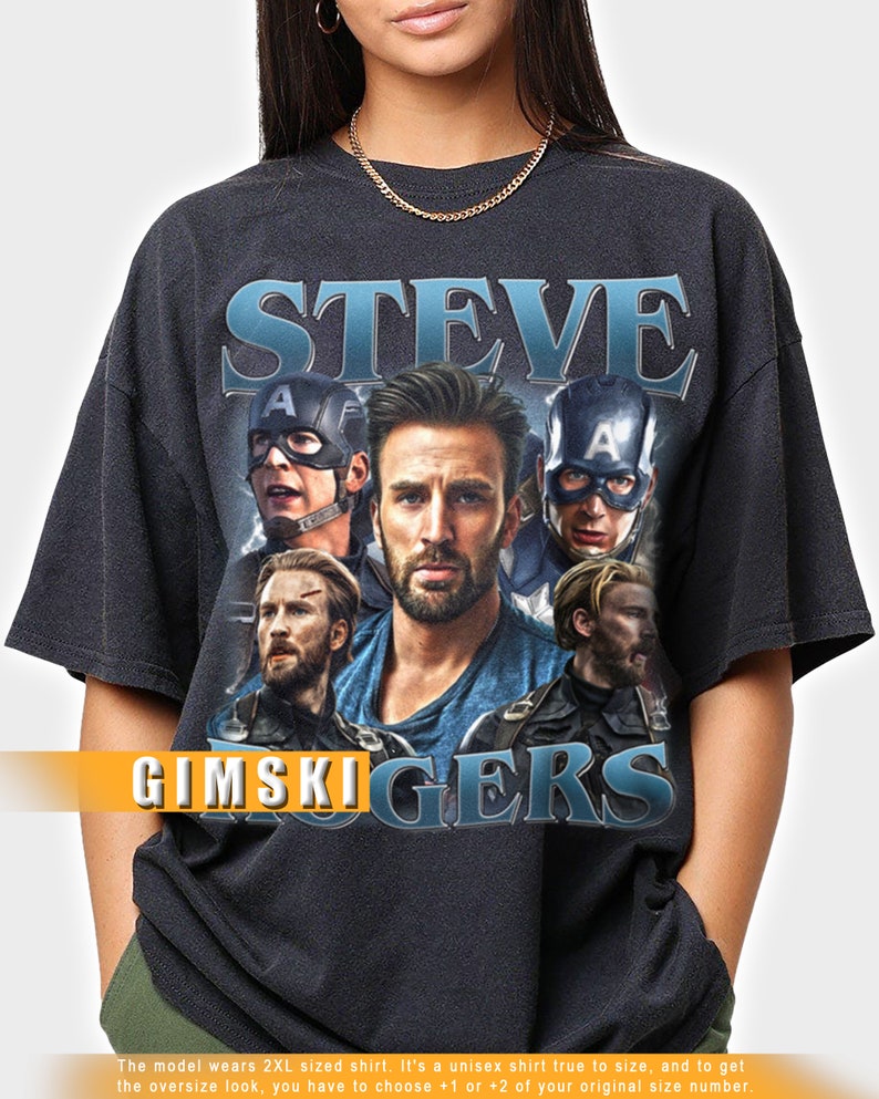 Puede incluir: Camiseta unisex gris oscuro con un gr&aacute;fico del personaje Steve Rogers de las pel&iacute;culas de los Vengadores. El dise&ntilde;o incluye la palabra "STEVE" en azul y el texto "GIMSKIGERS". La camiseta es de estilo unisex.