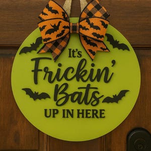 Funny Halloween Door Sign –“It’s Frickin’ Bats” Round Hanging Sign –Farmhouse Front Door Halloween Porch Decor – Spooky Fall Wall Decoration