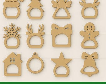 Könnte beinhalten: Eine Sammlung von zwölf lasergeschnittenen Holzformen mit Weihnachtsmotiven. Designs umfassen einen Weihnachtsmannhut, einen Weihnachtsbaum, einen Engel, ein Rentier, einen Schneeflocke, eine Schleife, einen Lebkuchenmann, ein Haus, einen Ornament, einen Stern und eine Glocke. Der Text "SVG - PNG - EPS - DXF - AI" ist unten abgebildet.