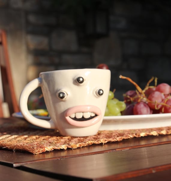 Handgemachte Keramiktasse - Steinzeug Kaffeetasse - Witzige Gothic Kunsttasse, einzigartiges Geschenk für Kaffeeliebhaber, Monstertasse: Trimor