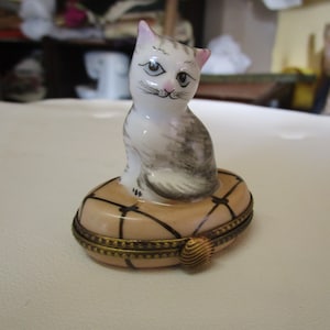 ANCIENNE BOITE À pilule en porcelaine de limoges peinte à la main signé